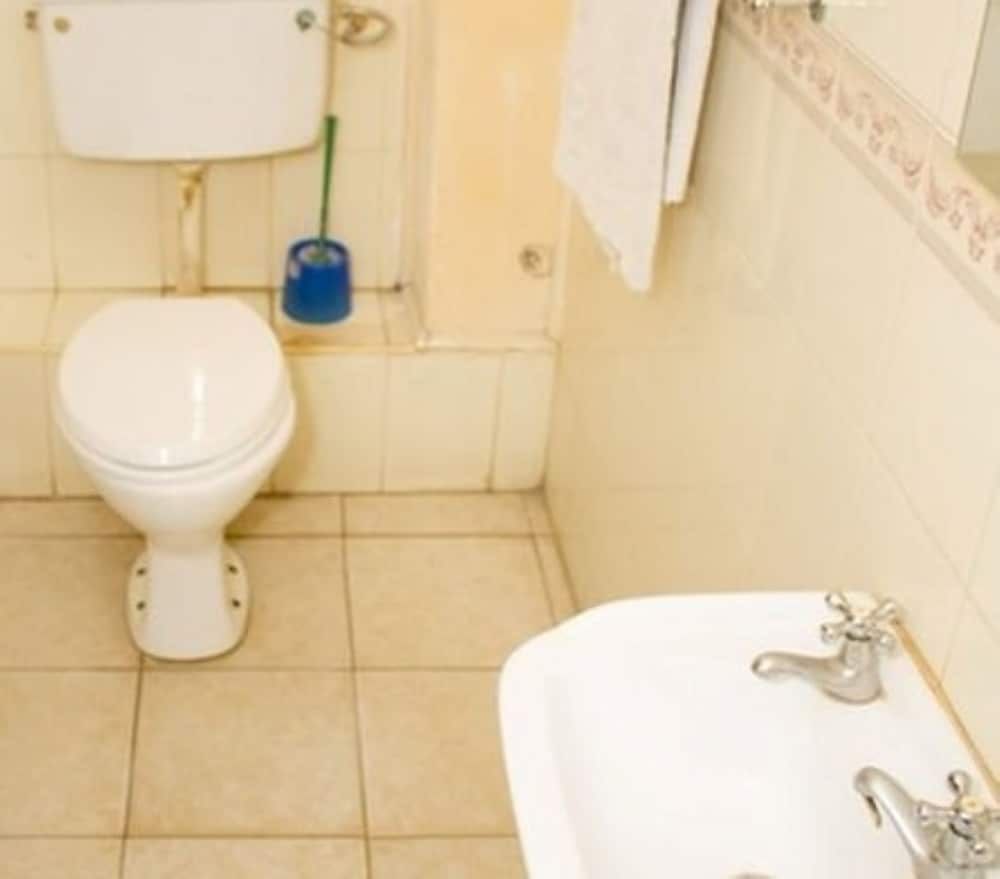 Avenue Suites Hotel Triple Room 4