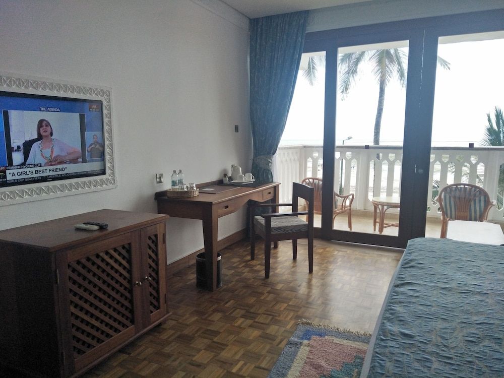 Travellers Beach Hotel & Club Superior Room (Sea Front) 12