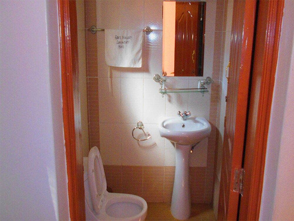 DewChurch Drive Hotel Deluxe Room 4