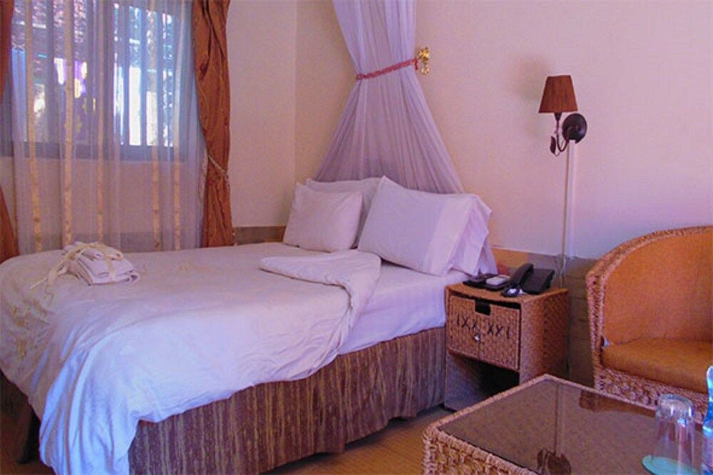 DewChurch Drive Hotel Deluxe Room 3