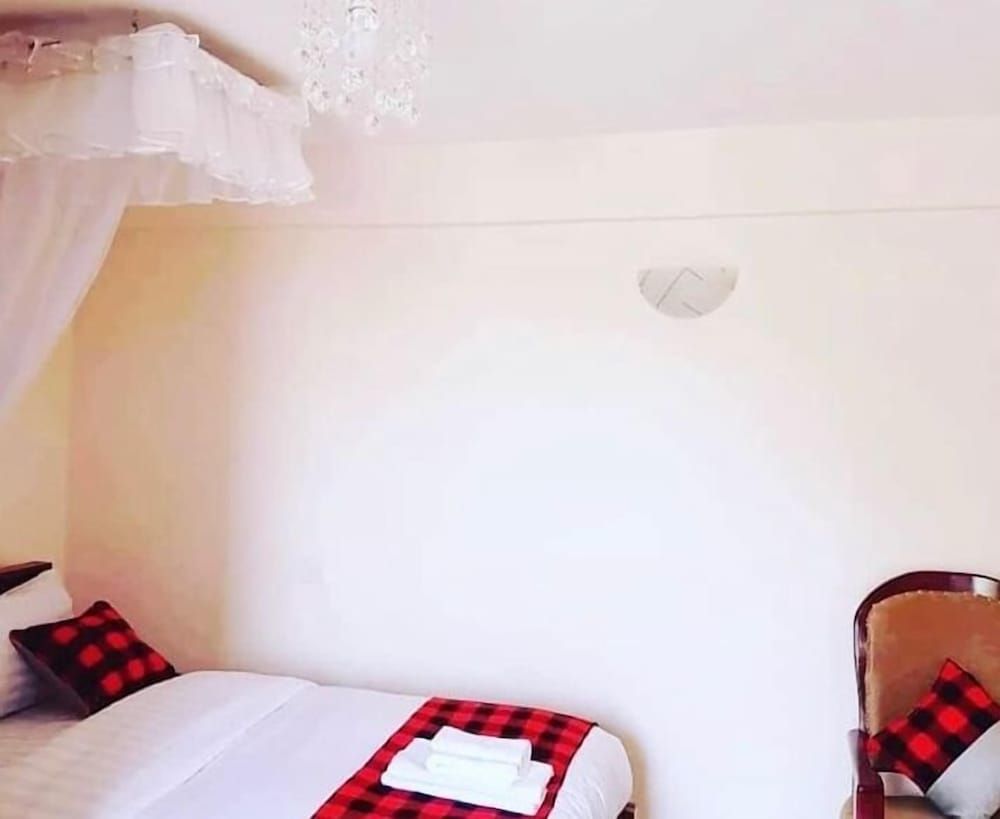 Megg's Place Kisumu Standard Double Room, Garden View 6