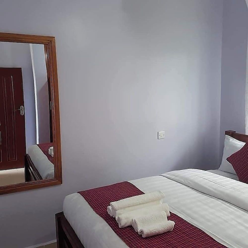 Megg's Place Kisumu Deluxe Double Room, Garden View 3