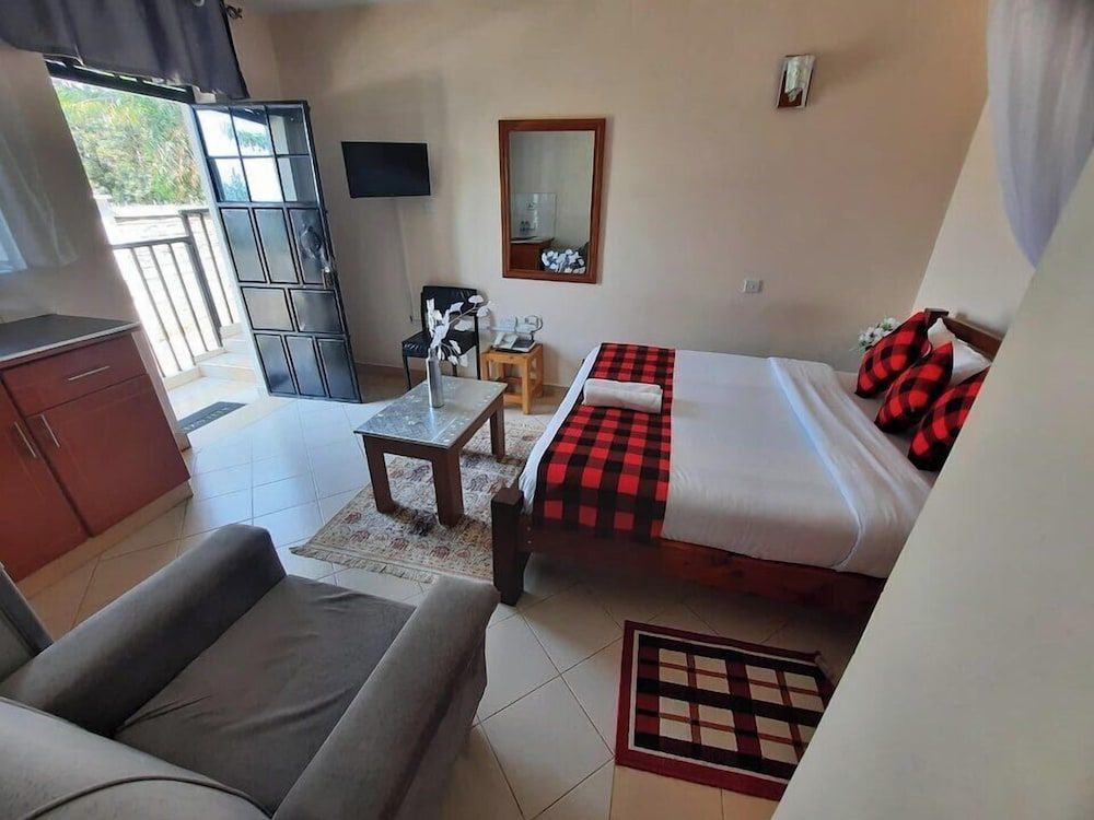 Megg's Place Kisumu Deluxe Double Room, Garden View 2