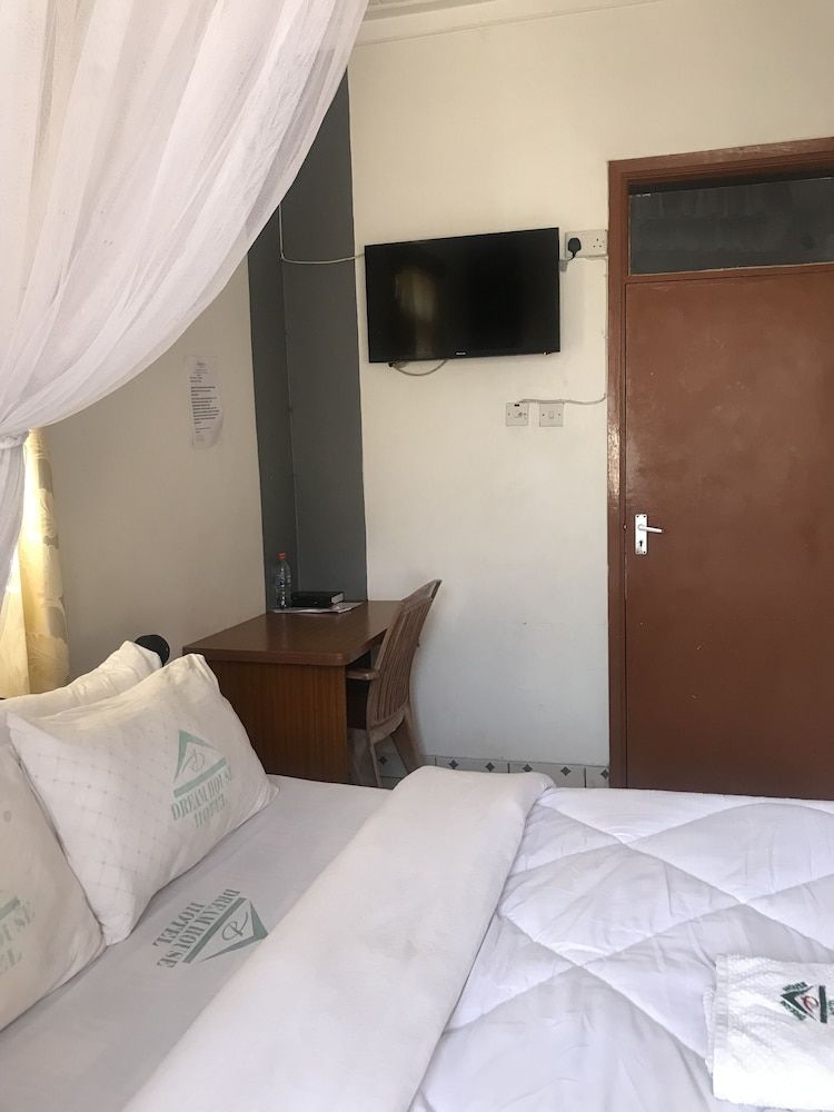 Melvic Inn Deluxe Double Room 3