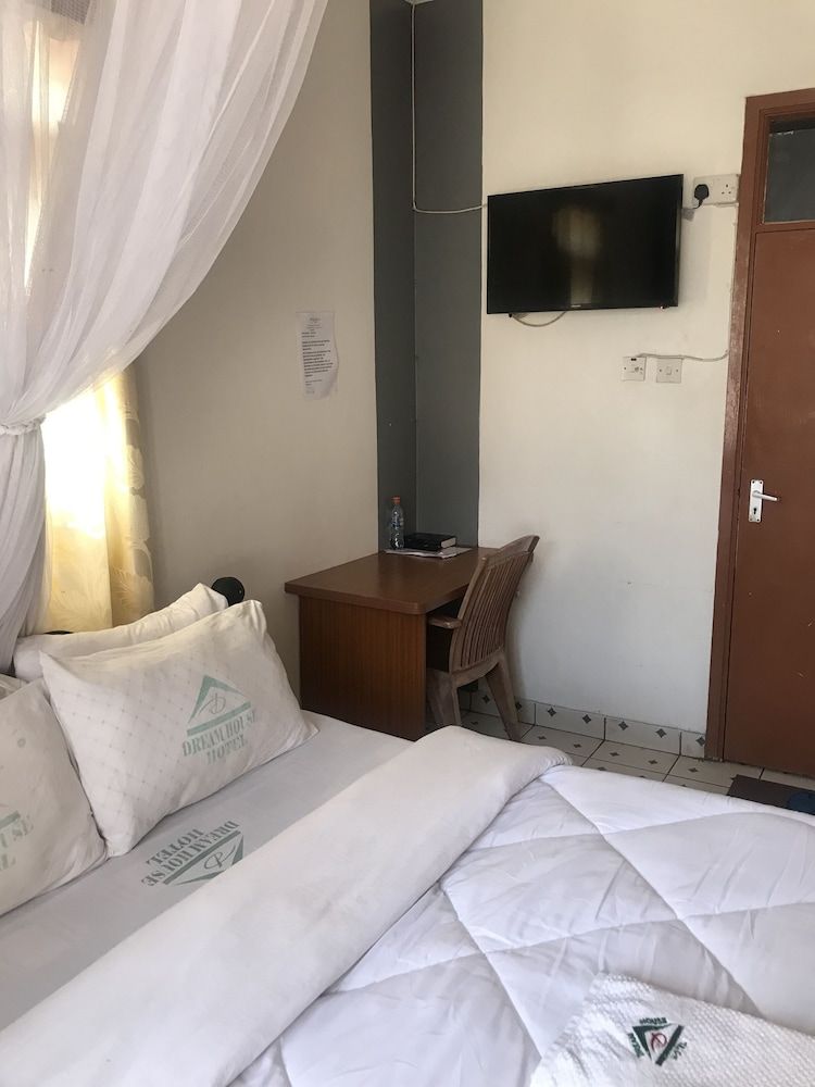 Melvic Inn Deluxe Double Room 2