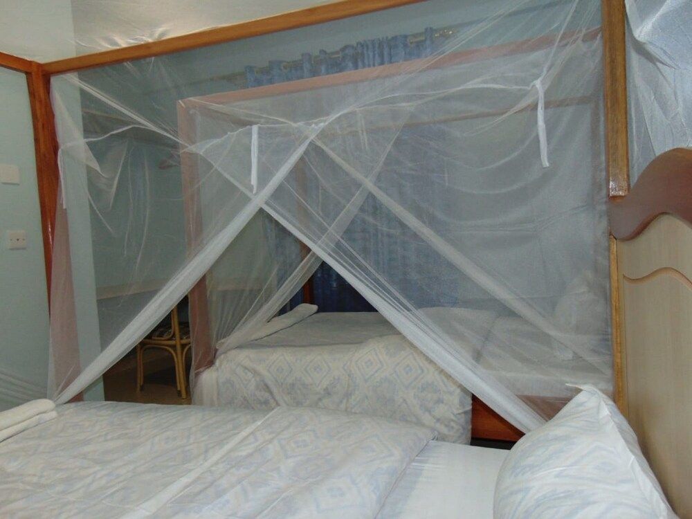 Upperhill View Hotel Twin Room 4