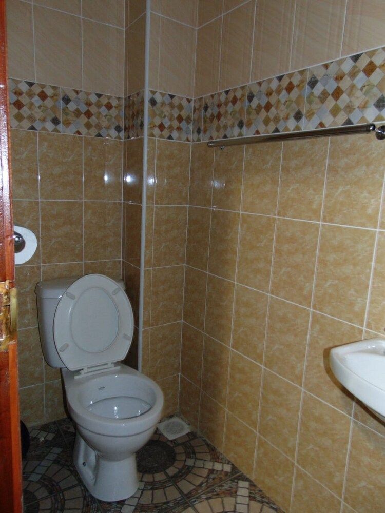 Upperhill View Hotel Twin Room 8