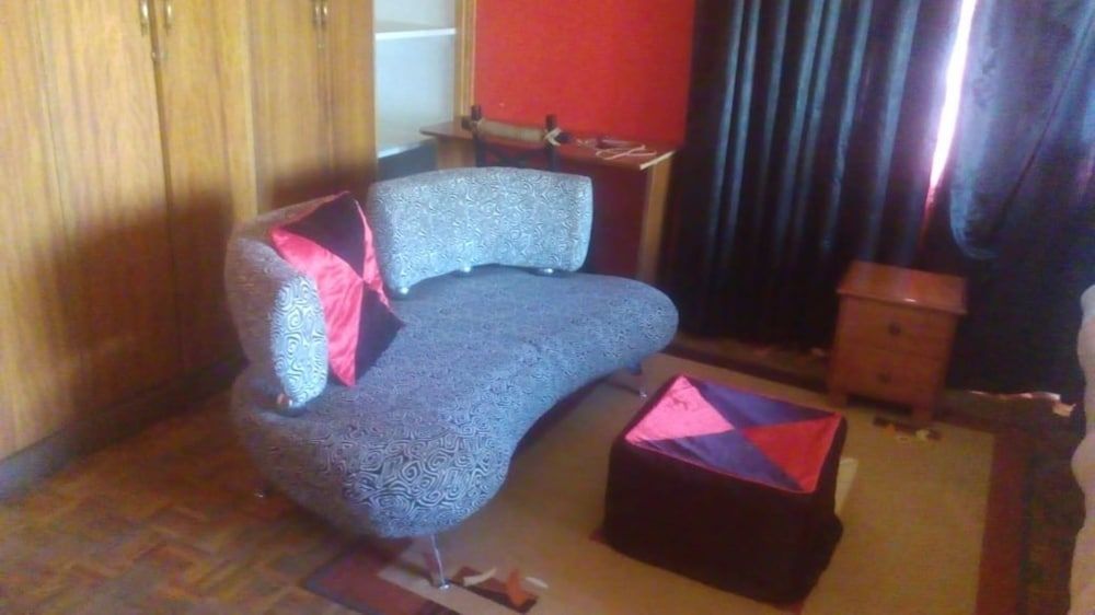 Rose Wood Lounge Cottage, 2 Bedrooms 2