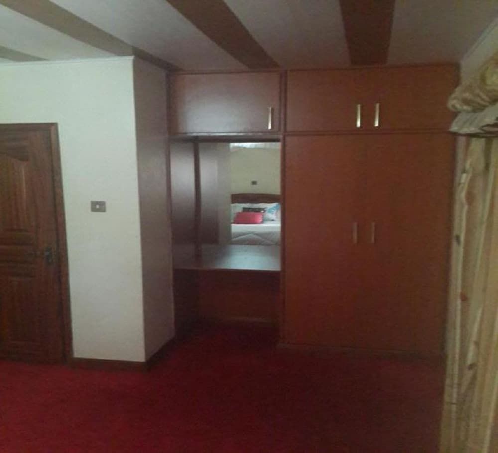 Queens Garden Hotel Single Room 3