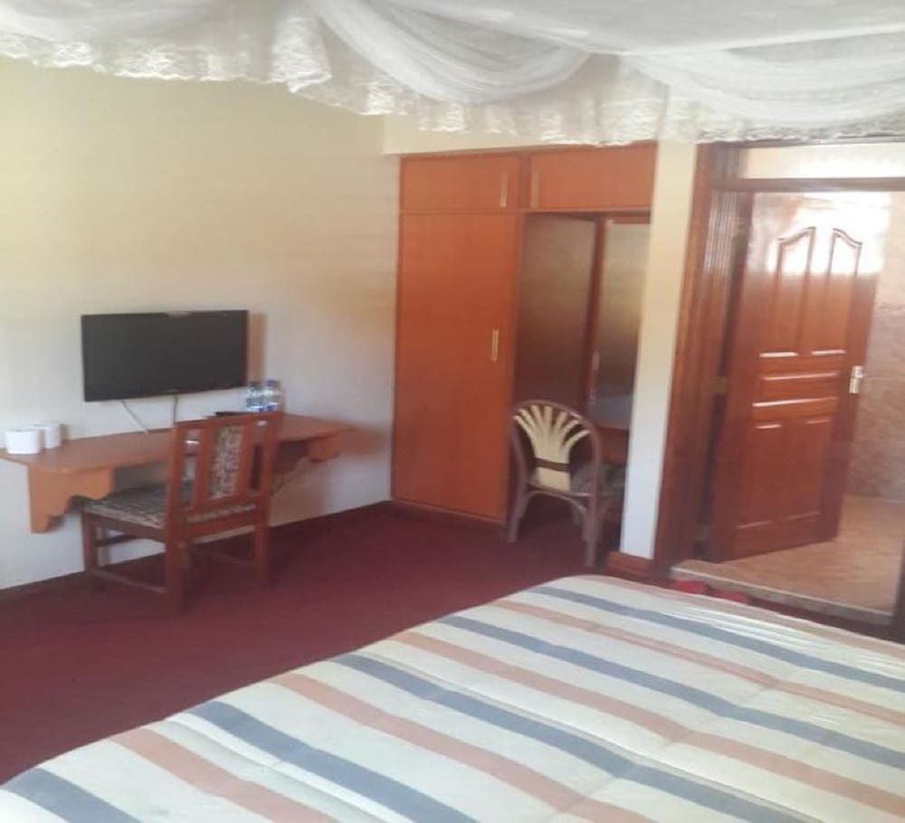 Queens Garden Hotel Single Room 2