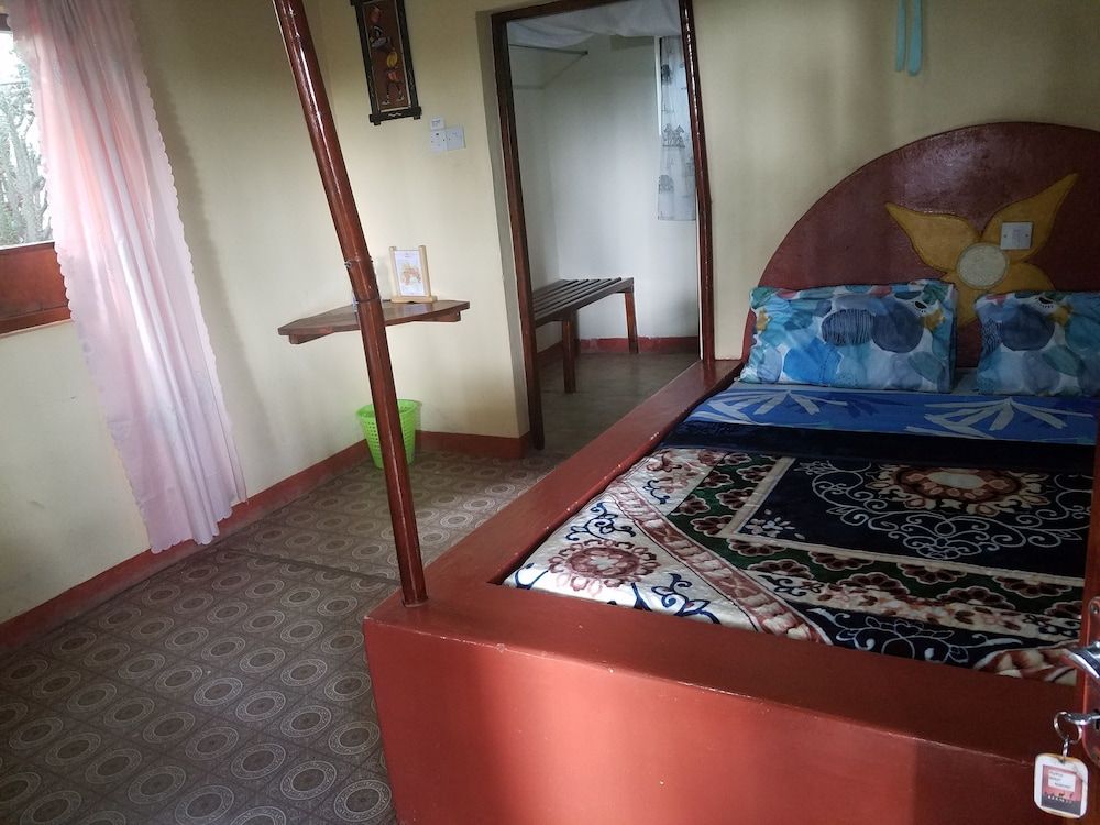 Basic Double Room, 1 Queen Bed