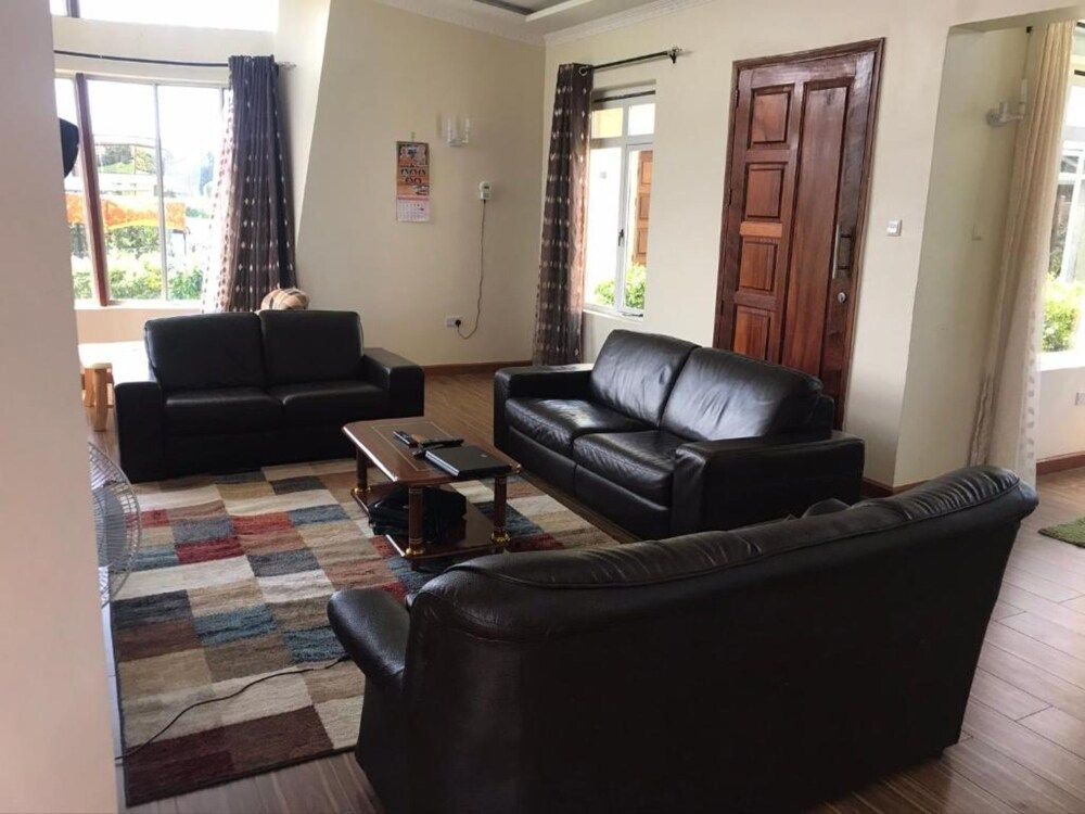 Pendeza la Casa Executive House 13