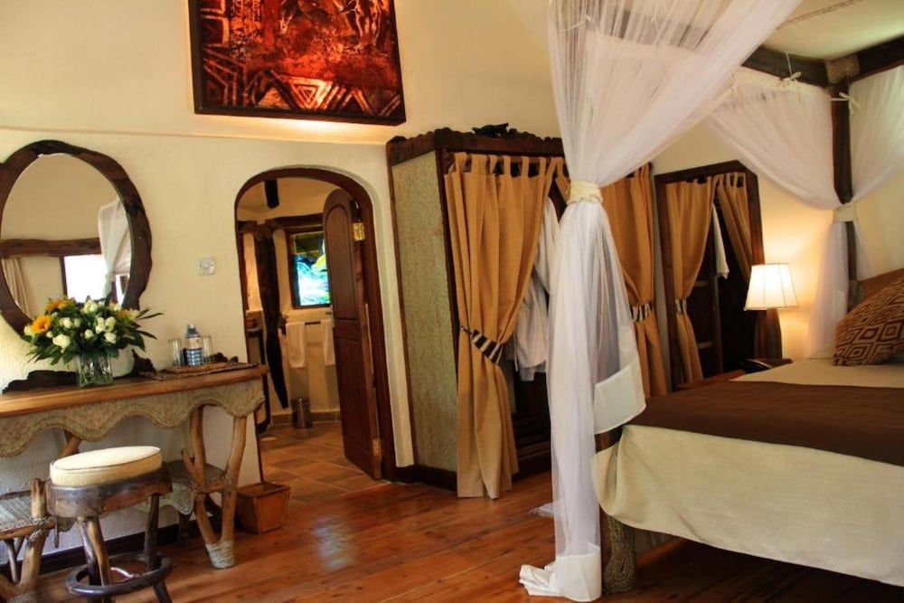 Chui Lodge Deluxe Room 5