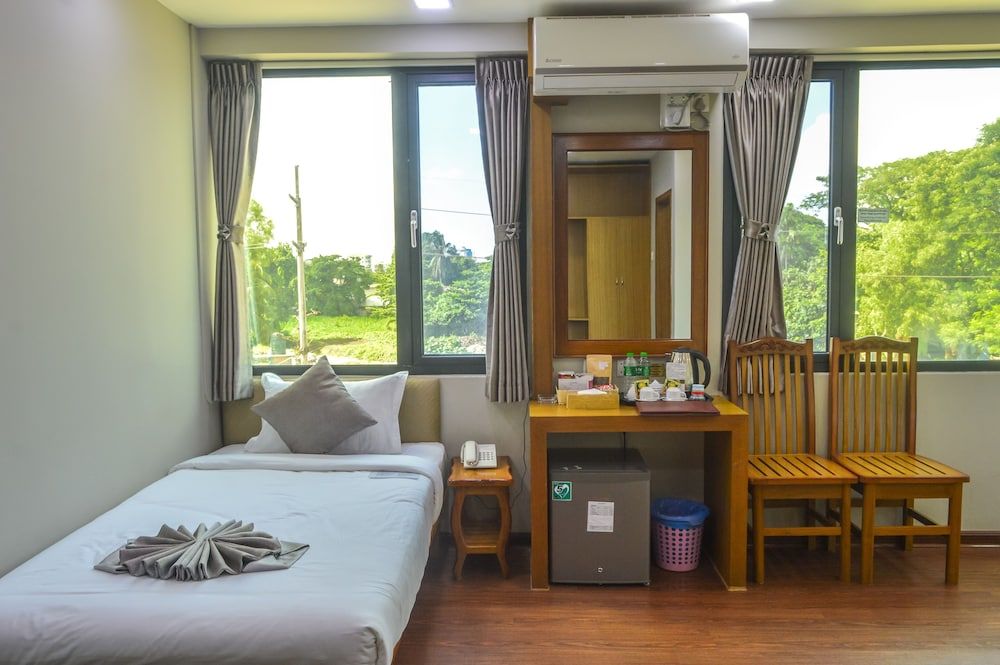 Sat Sun Hotel Deluxe Room 5