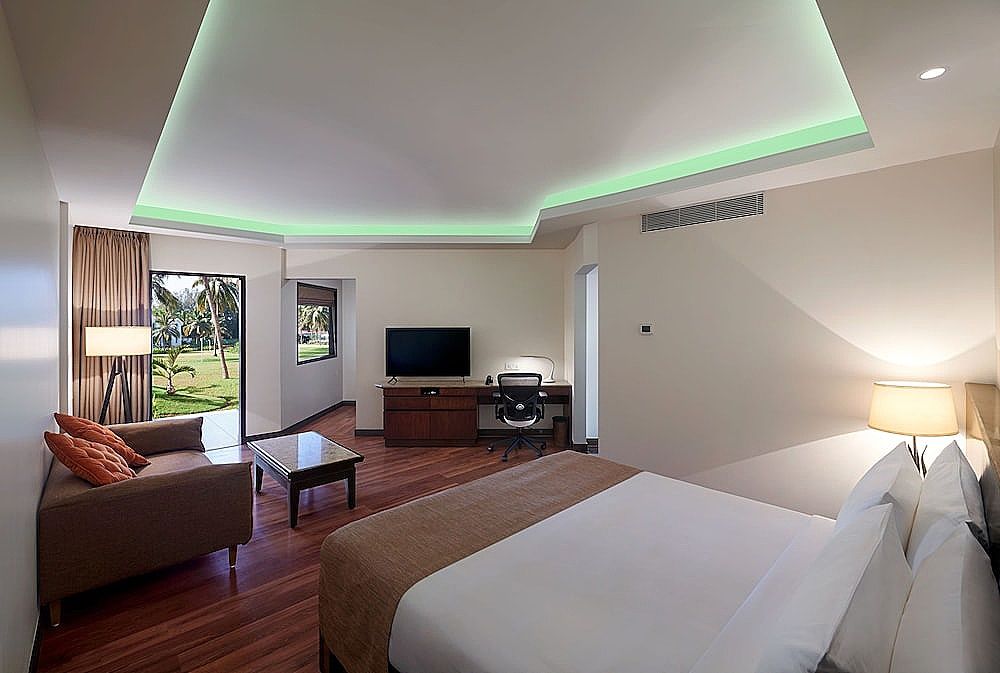 Premium Room, 1 King Bed, Smoking