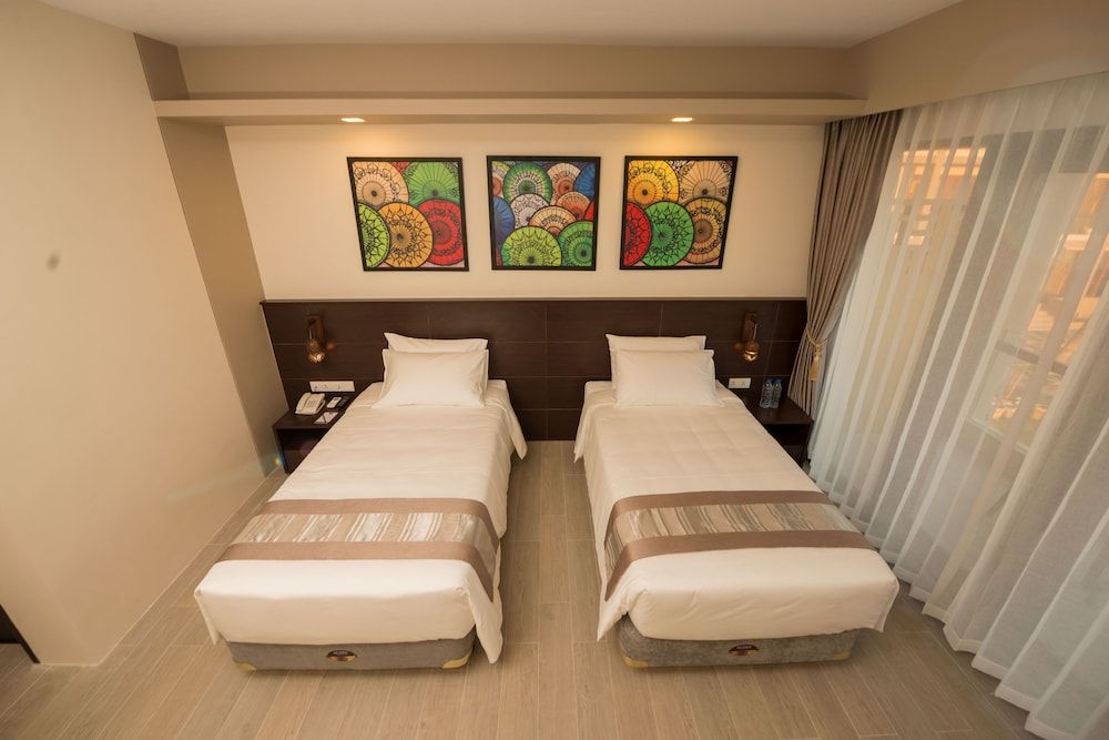 The Village Resort Deluxe Twin Room, Partial Sea View 3