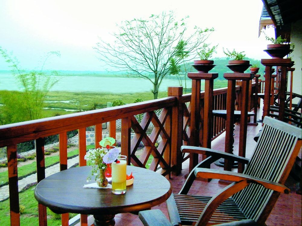 Inle Lake View Resort & Spa Deluxe Room 3