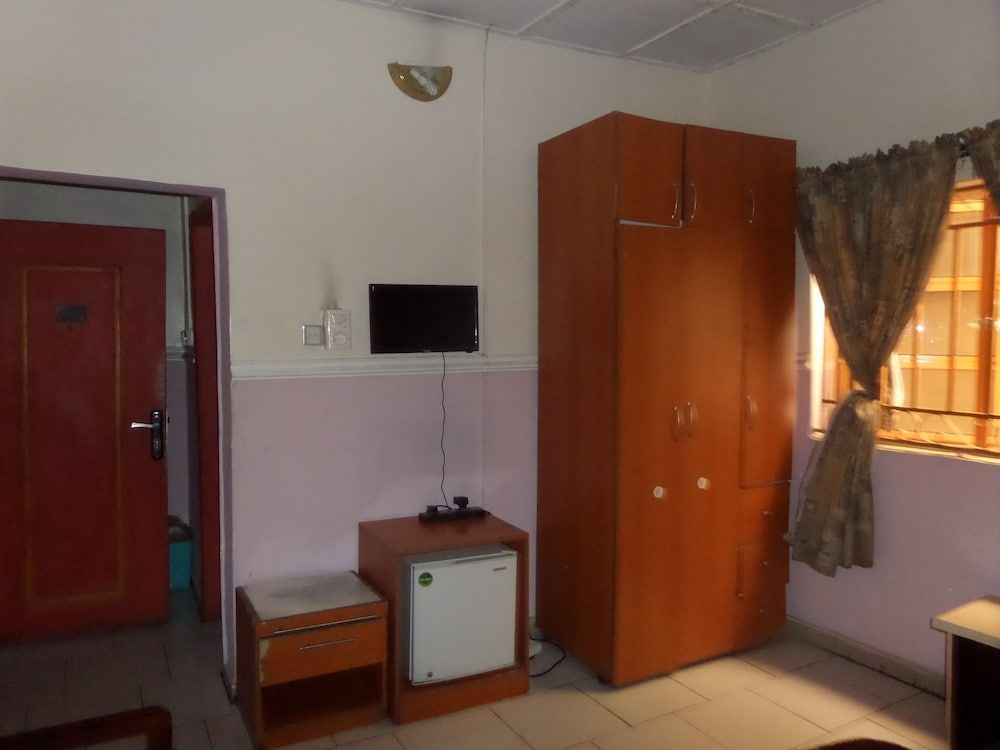 Aneio Hotel Deluxe Room 4