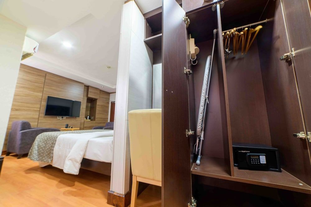 Queen Room