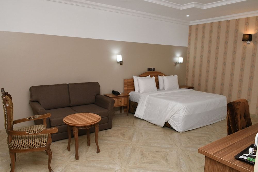 Deluxe Suite