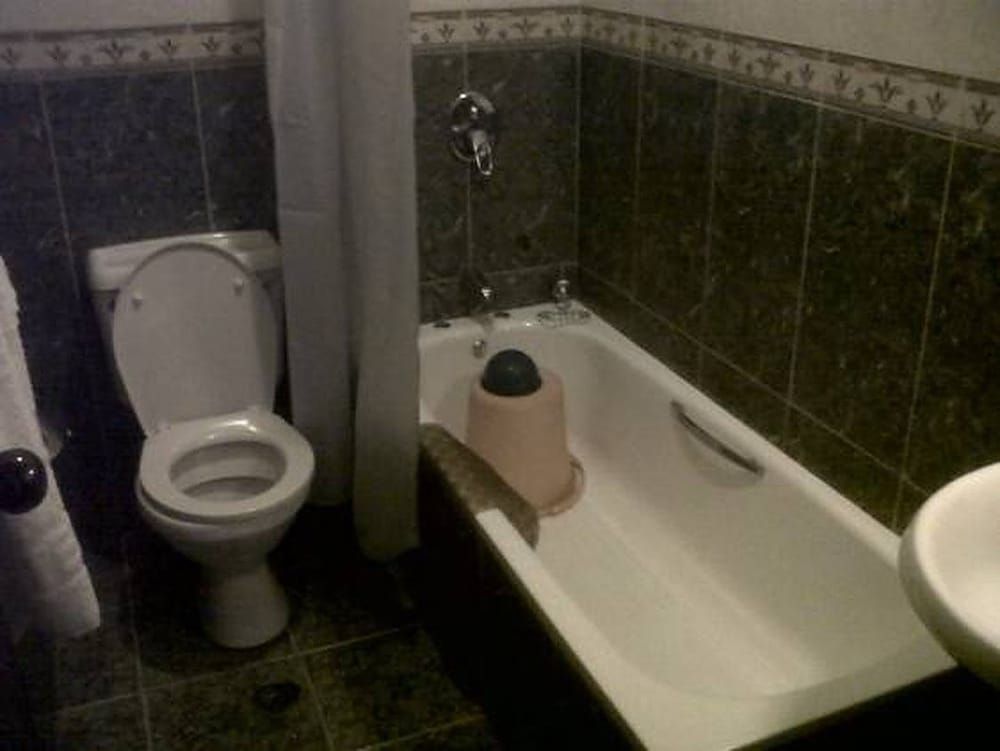 Grand Valley Hotel Double Room 9