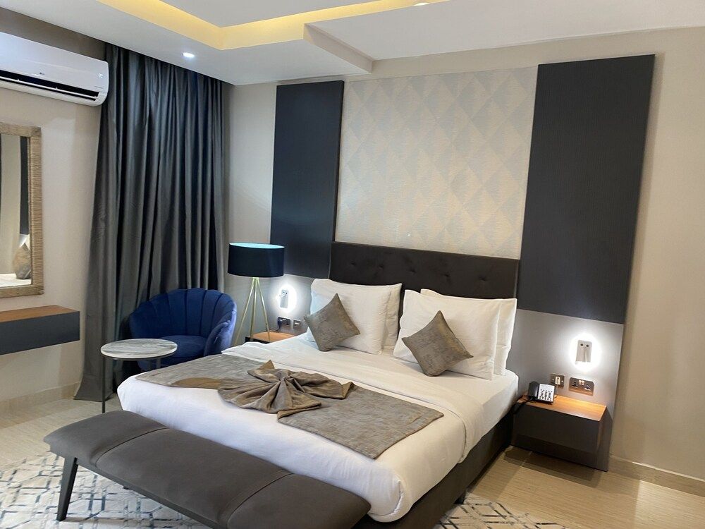 Wali's Suites Deluxe Room 4