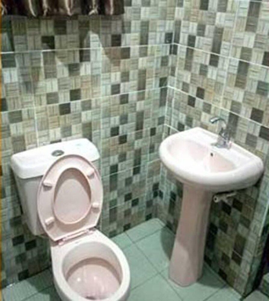 Evaville Hotel N Lounge Deluxe Double Room 4