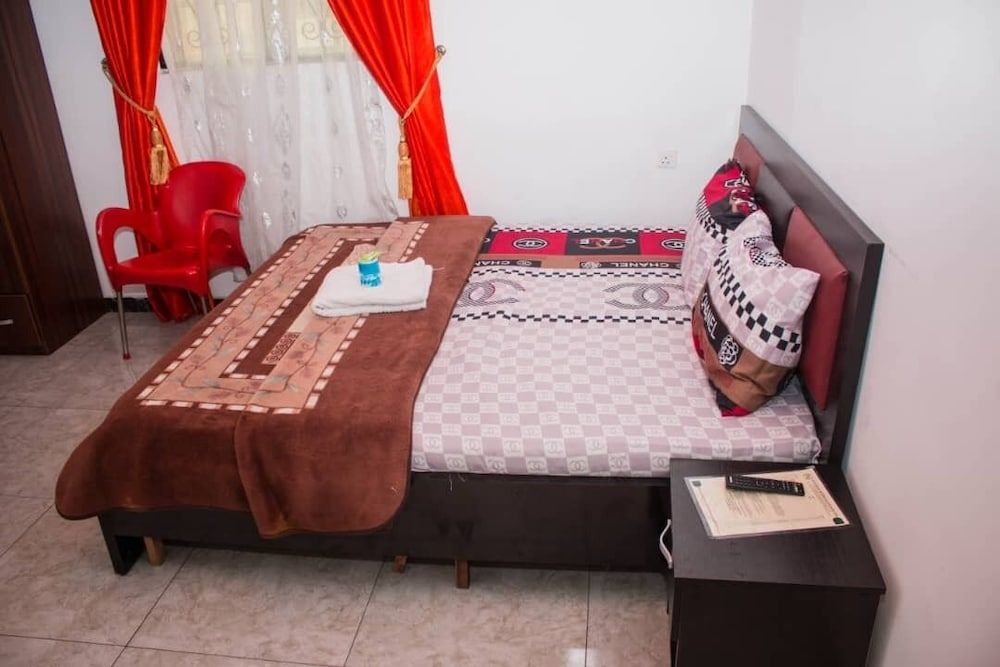 Evaville Hotel N Lounge