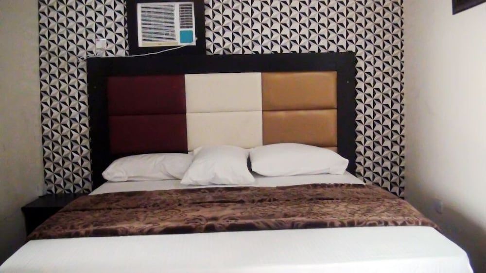 Laurel Blue Suites Business Suite 5