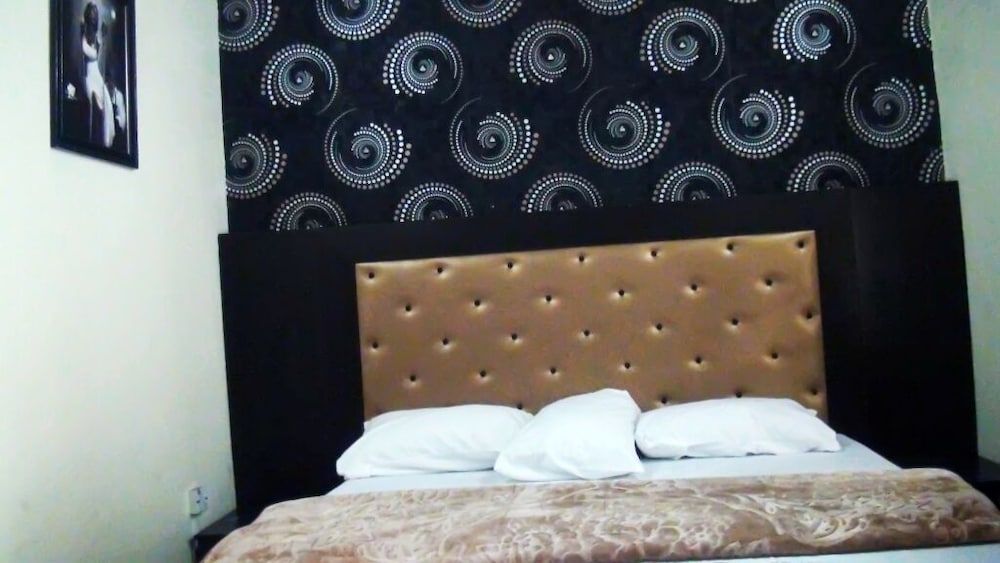 Laurel Blue Suites Business Suite 6