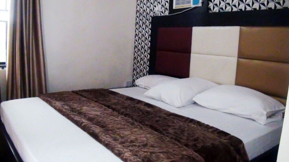 Laurel Blue Suites Business Suite 4