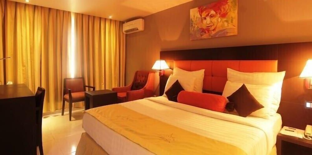 Deluxe Suite