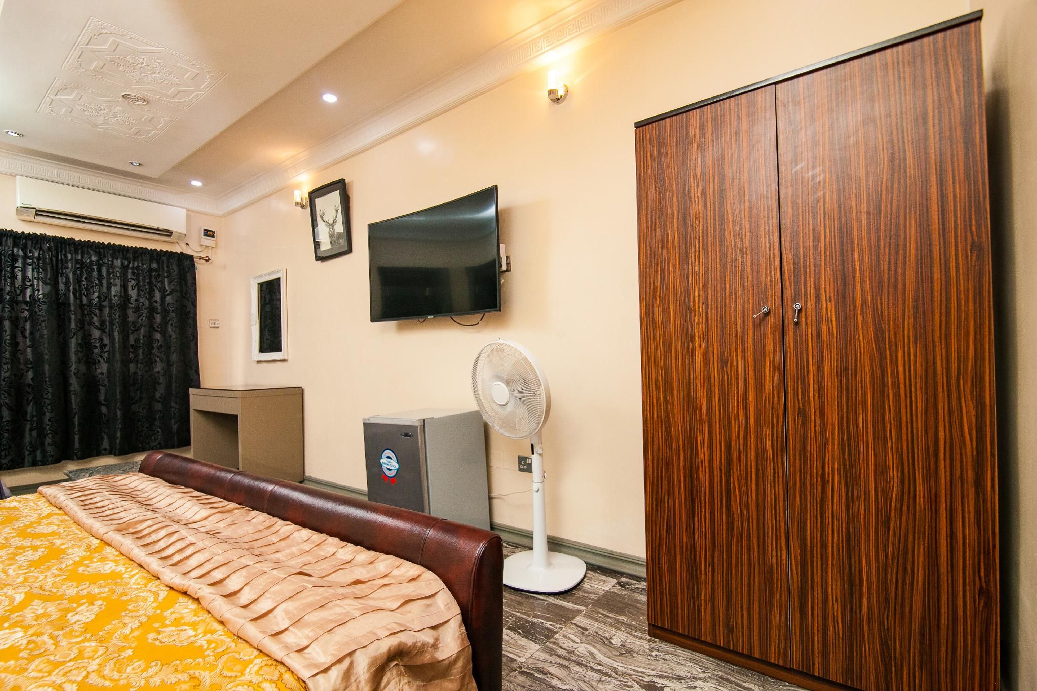 Platinum Inn Gee Hotel Ikoyi Standard Deluxe Room 3