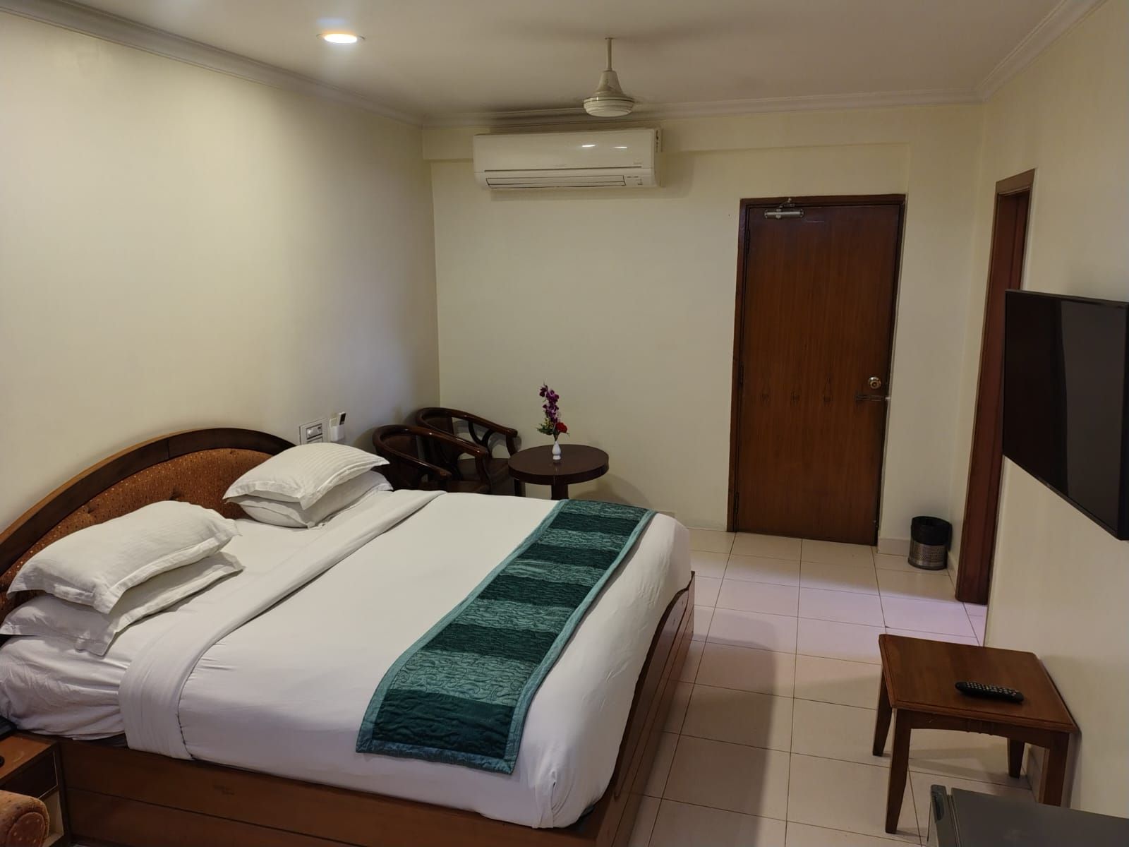 Hotel Suruchi Deluxe Room AC 3