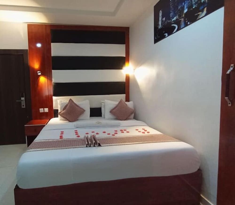 Billion Suite hotel Awka Executive Room, City View 13