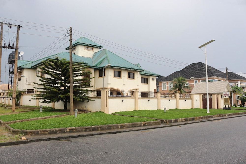 Michelle Suites