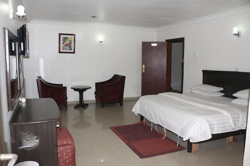 Michelle Suites