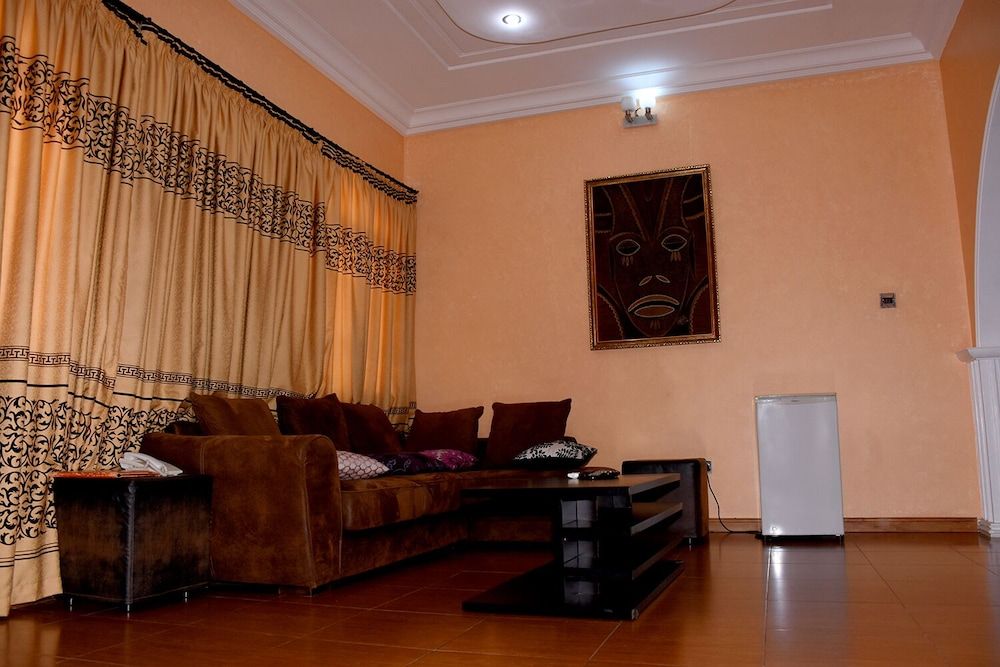 LaMaison Hotel Royal Suite 3