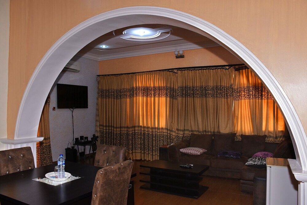 LaMaison Hotel Royal Suite 2