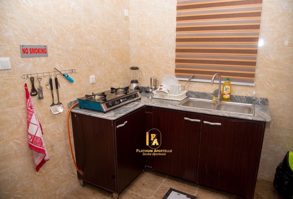 Platinum Apartelle Deluxe Apartment 3