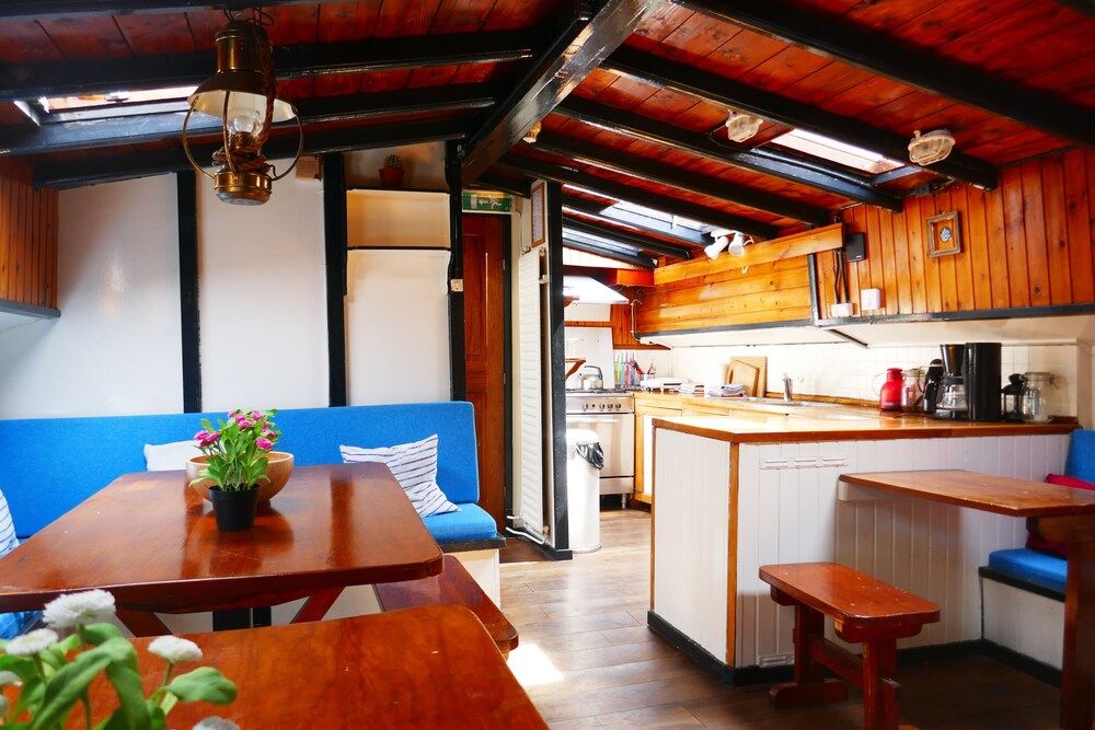 undefined Boat apartment Rotterdam Fokkelina