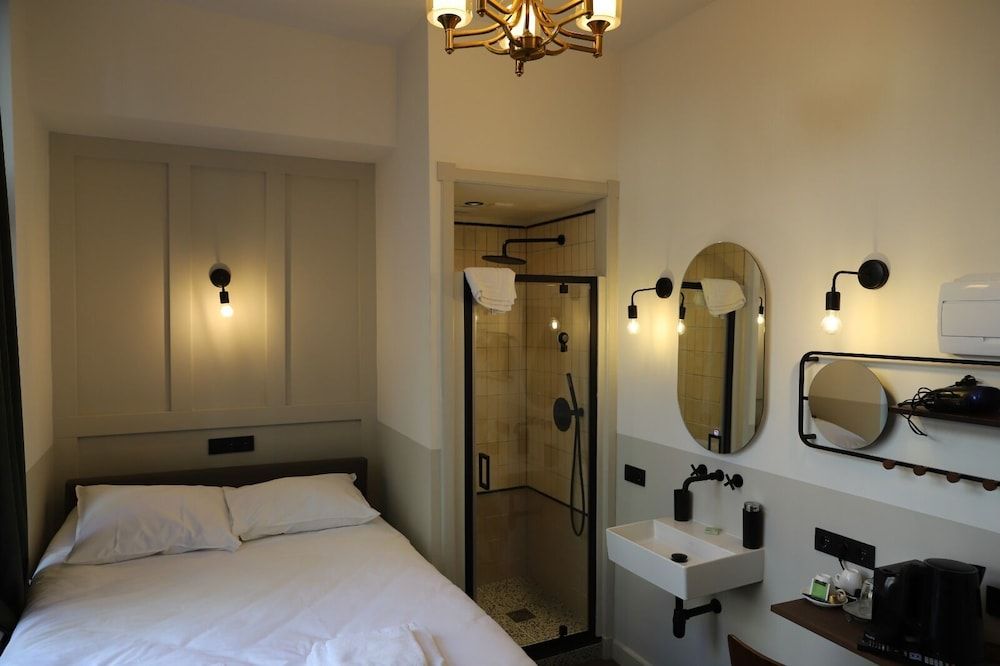 Mr.Lewis Hotel Rotterdam Standard Room 7