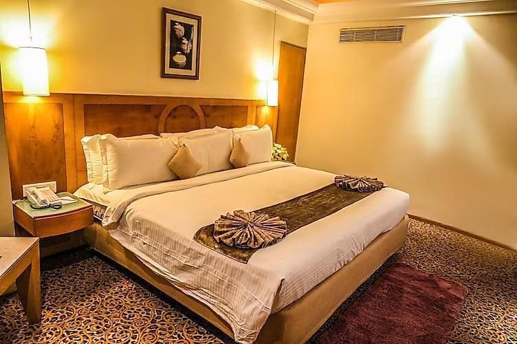 Luxury Suite with Bathtub