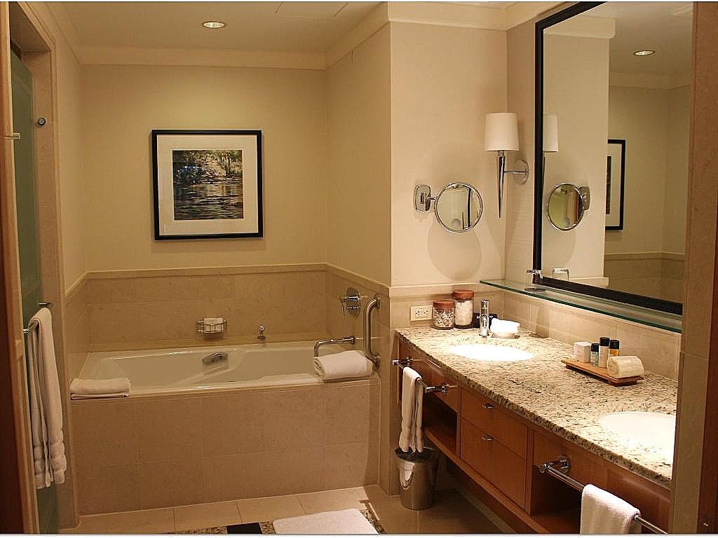 Luxury Suite with Bathtub