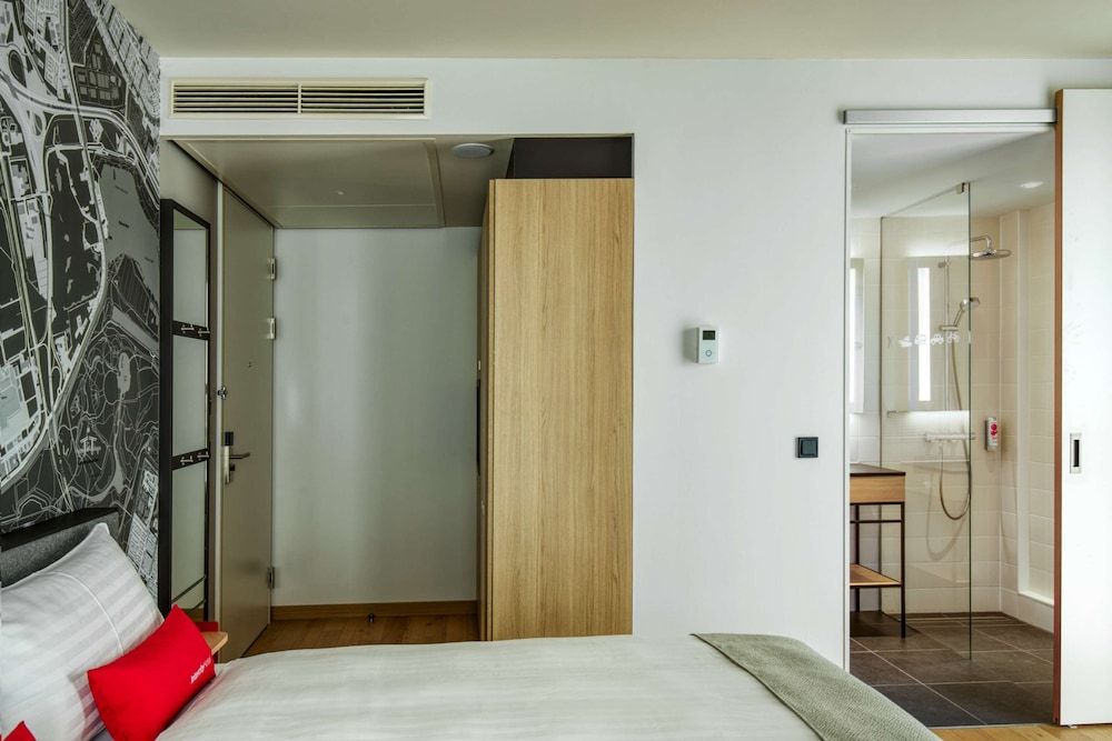 Intercityhotel Amsterdam Schiphol Airport Business Double Room 8