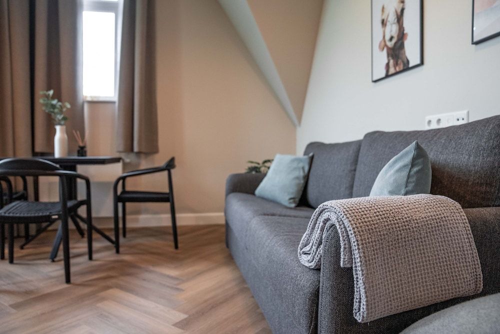 Limehome Den Haag Keizerstraat Suite XL with balcony 6