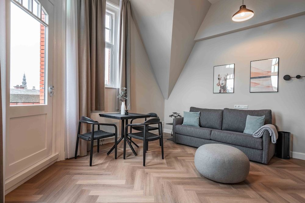 Limehome Den Haag Keizerstraat Suite XL with balcony 5