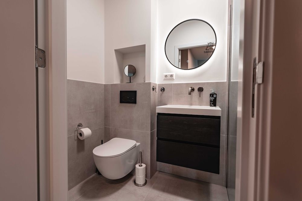 Limehome Den Haag Keizerstraat Suite XL with balcony 3