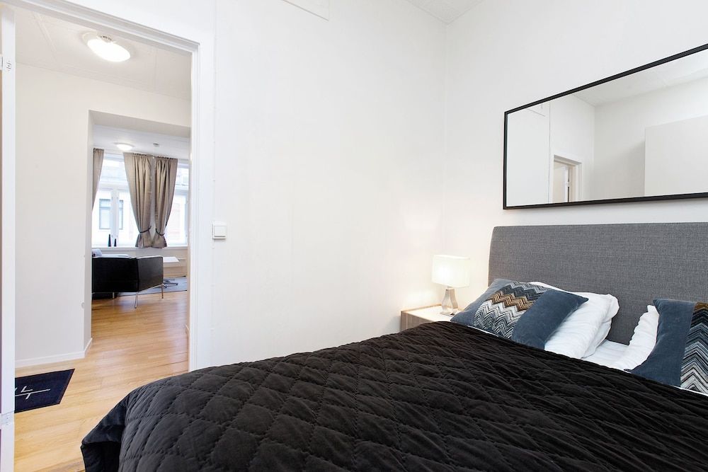 undefined 1 Bedroom Short walk to main street 5