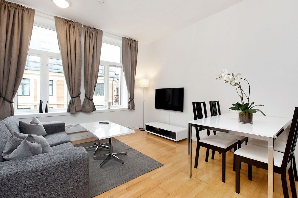 undefined 1 Bedroom Short walk to main street 9